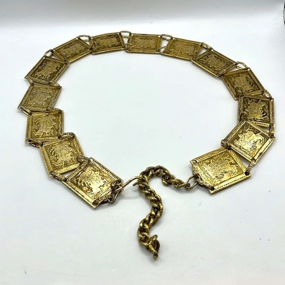Hong Kong Accessories - Vintage Asian Panel Belt with Knights and Shields in Gold Tone Signed Hong Kong